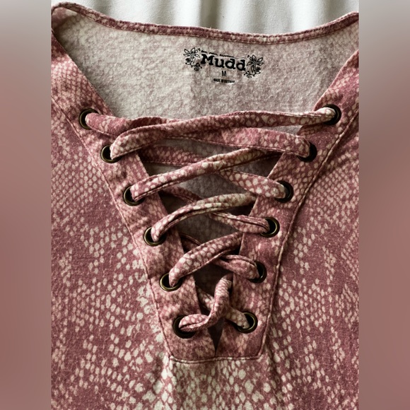 Mudd pink snakeprint top 🛍️ 4/$15 Bundle and Save 📦 - Picture 5 of 5